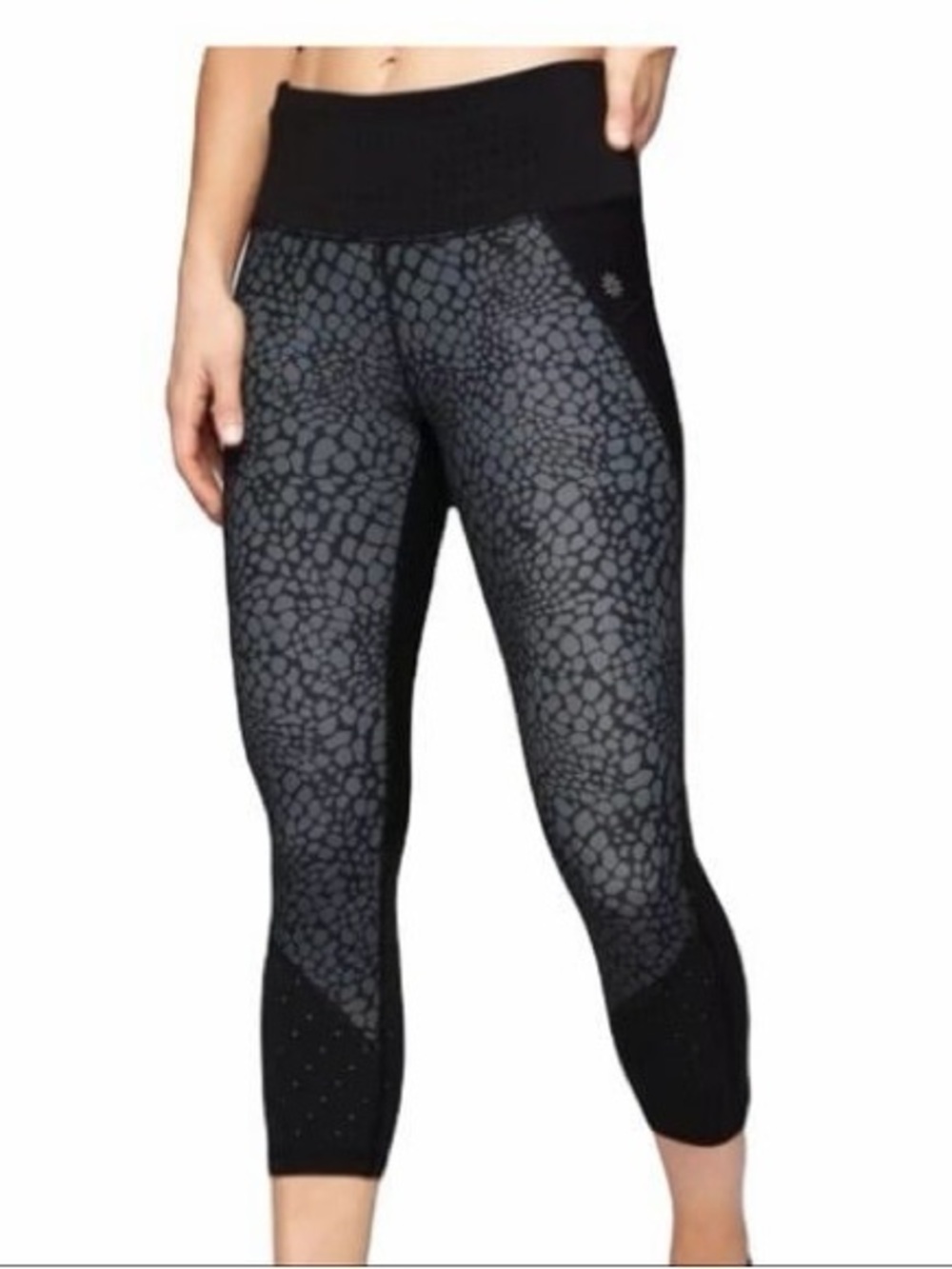 Athleta Crocodile Stealth TruCool Capri Skulptek Medium